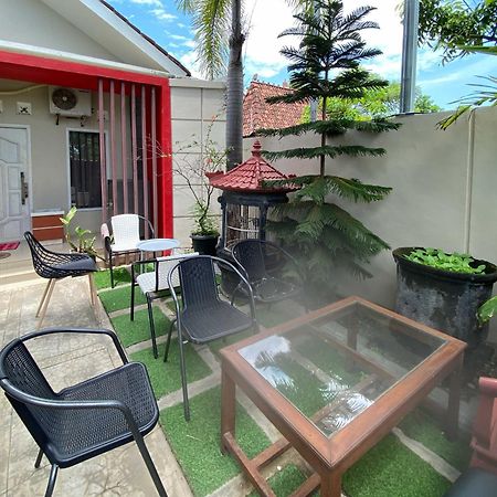 Reddoorz Near Pantai Idola Banyutowo Hotel D'Llala Pati Eksteriør billede