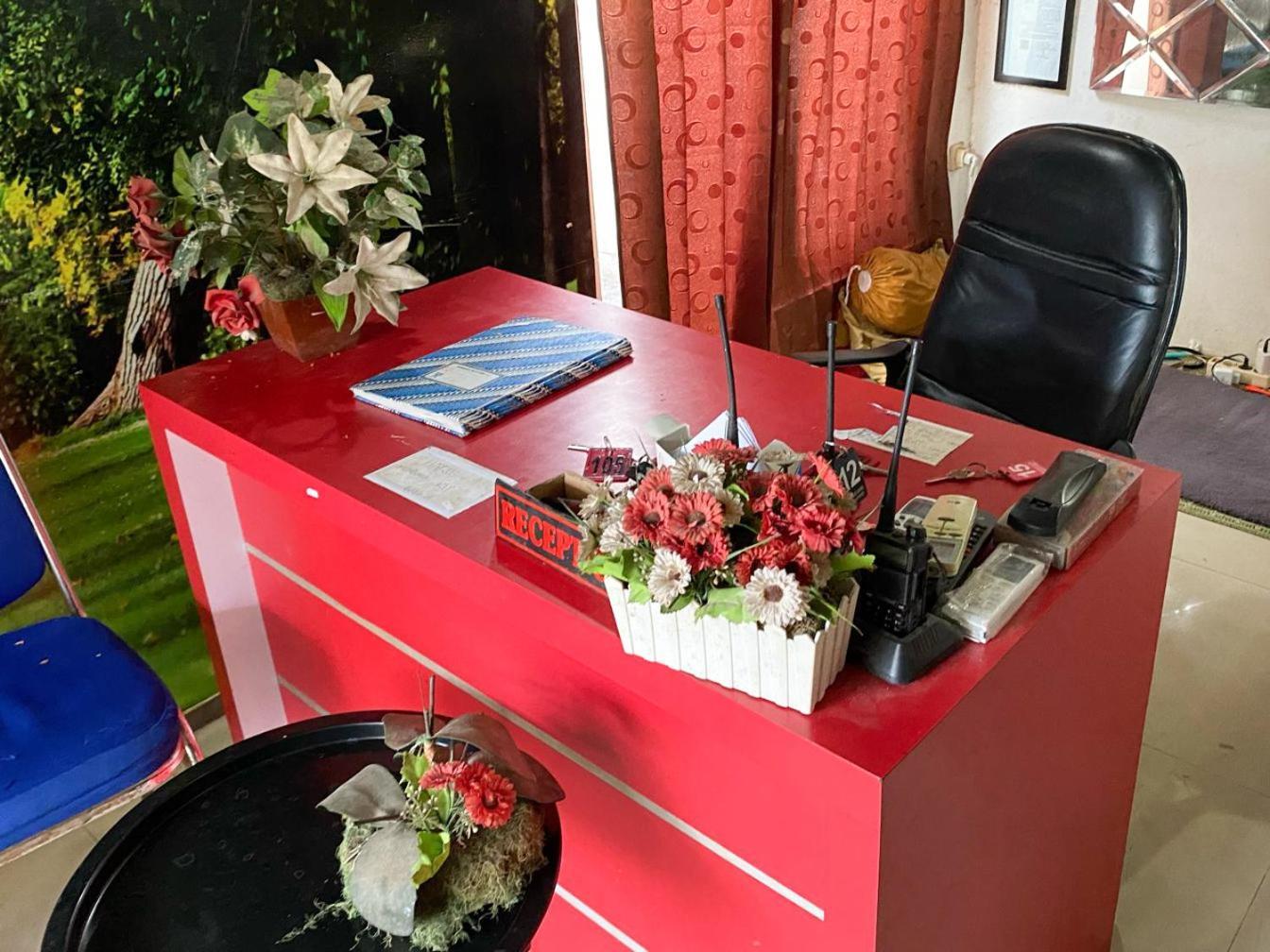 Reddoorz Near Pantai Idola Banyutowo Hotel D'Llala Pati Eksteriør billede