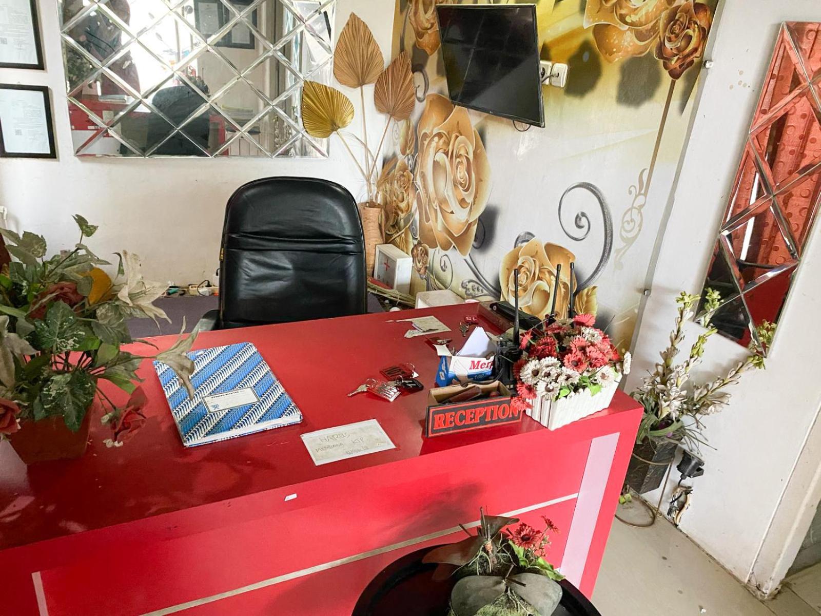 Reddoorz Near Pantai Idola Banyutowo Hotel D'Llala Pati Eksteriør billede