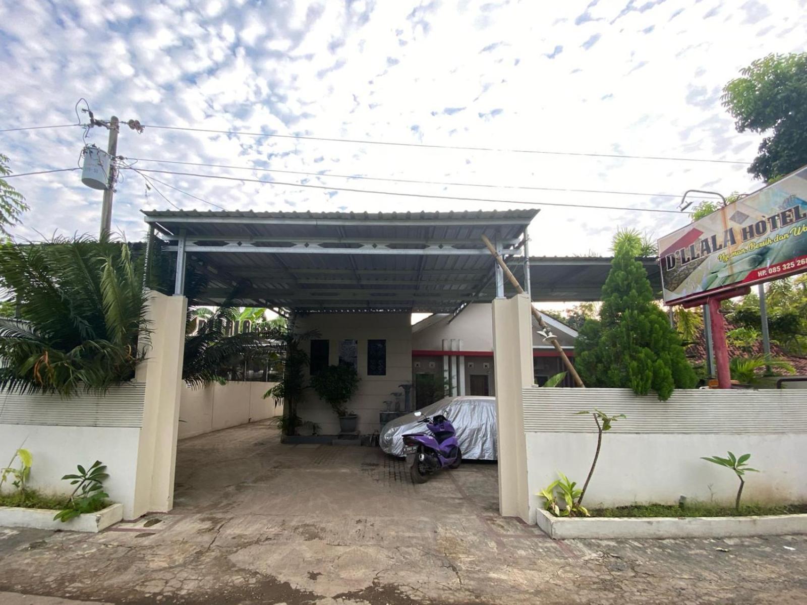 Reddoorz Near Pantai Idola Banyutowo Hotel D'Llala Pati Eksteriør billede