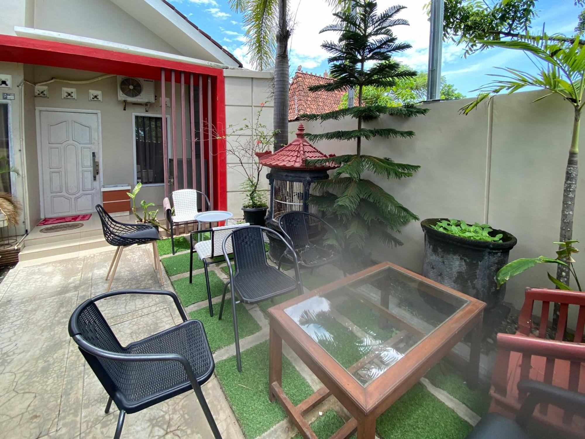 Reddoorz Near Pantai Idola Banyutowo Hotel D'Llala Pati Eksteriør billede
